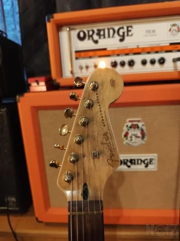 Fender squier stratocaster kurt cobain