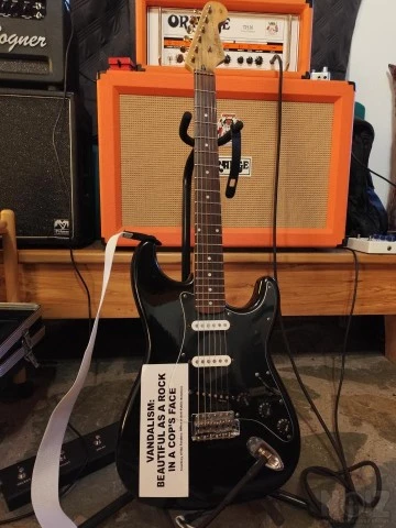 Fender squier stratocaster kurt cobain