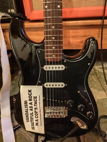 Fender squier stratocaster kurt cobain