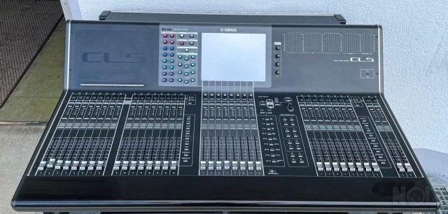 YAMAHA CL5 digital mixing console