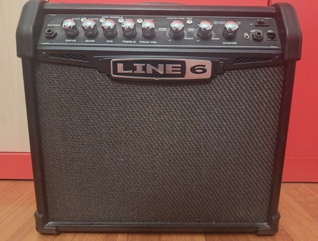 Line 6 Spider IV 15