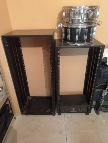 2 Rack (26U + 24U)