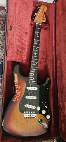 Fender stratocaster 1975