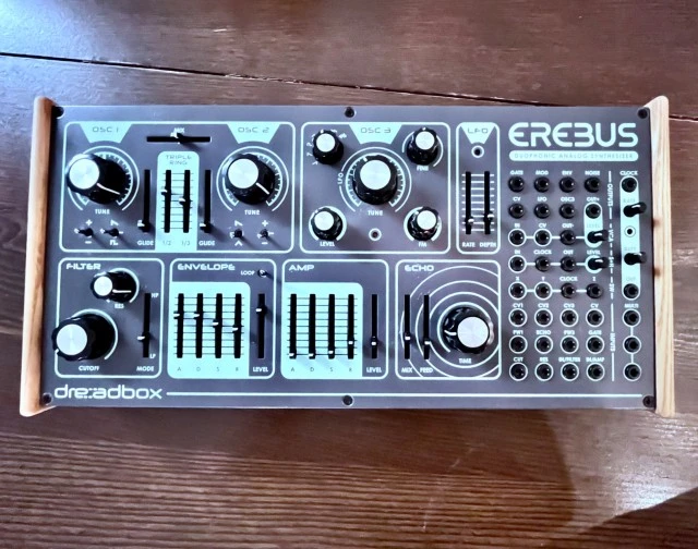 Dreadbox Erebus V3 με κουτί και καλώδια