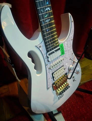 Ibanez JEM 7VP-FLO (w. Sustainiac)