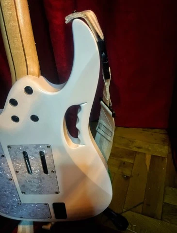 Ibanez JEM 7VP-FLO (w. Sustainiac)