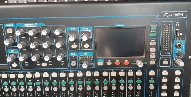 Allen Heath QU-24 Crome &amp; The snake MC164 cable