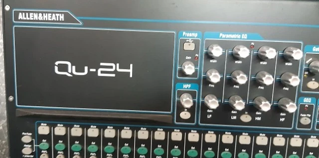 Allen Heath QU-24 Crome &amp; The snake MC164 cable