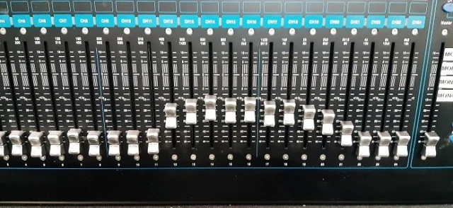 Allen Heath QU-24 Crome &amp; The snake MC164 cable