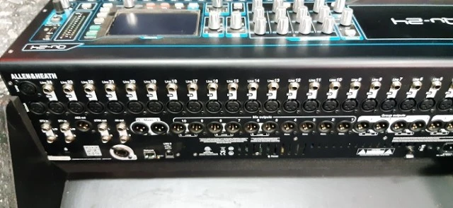 Allen Heath QU-24 Crome &amp; The snake MC164 cable