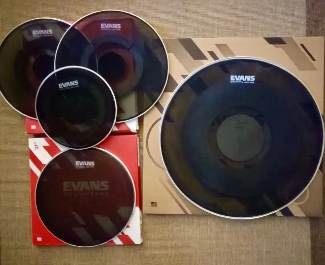 Evans db One set 20,14,12,10, snare 13’’