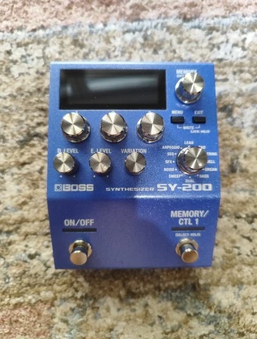 Boss SY 200 Guitar synthesizer (2021)