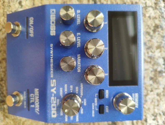 Boss SY 200 Guitar synthesizer (2021)