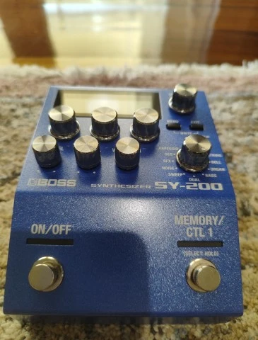 Boss SY 200 Guitar synthesizer (2021)