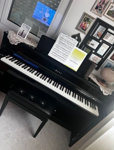YAMAHA CLAVINOVA clp-675