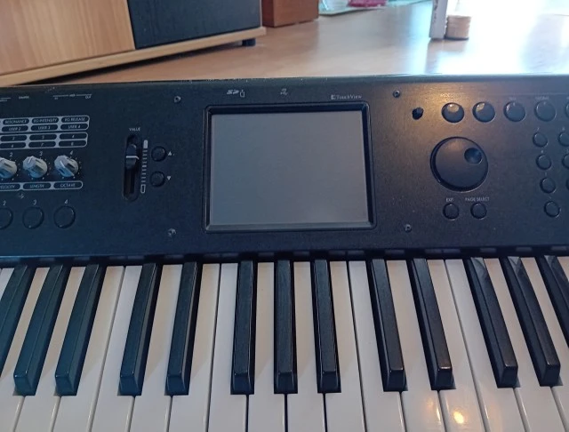 Korg m-50 73keys με hard case