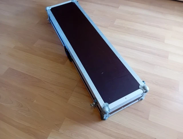 Korg m-50 73keys με hard case