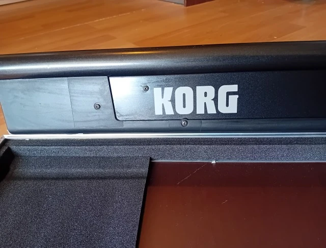 Korg m-50 73keys με hard case