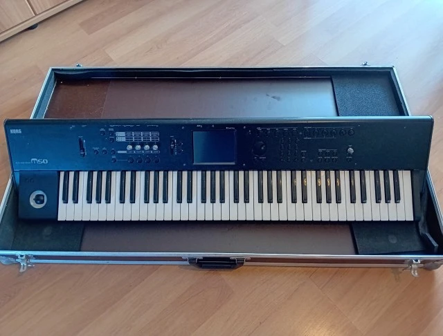 Korg m-50 73keys με hard case