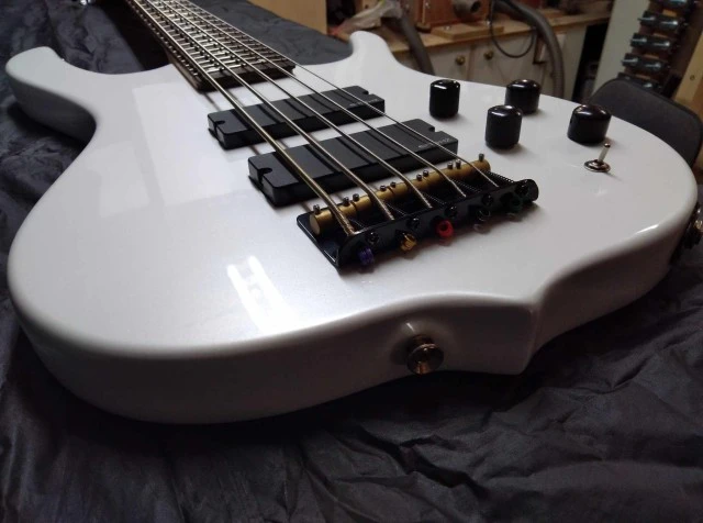 Antonis handmade bass