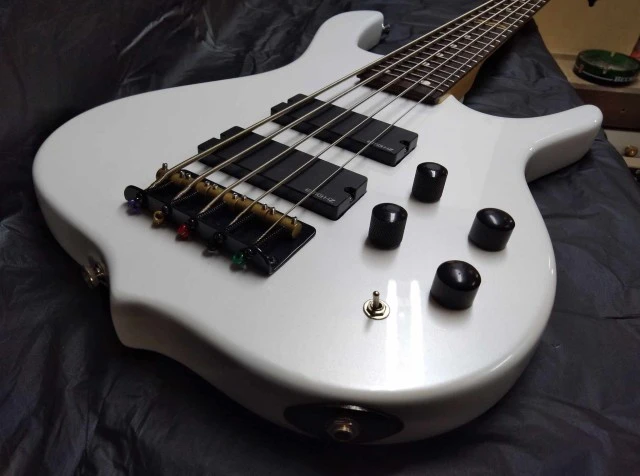 Antonis handmade bass