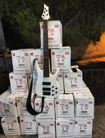Antonis handmade bass
