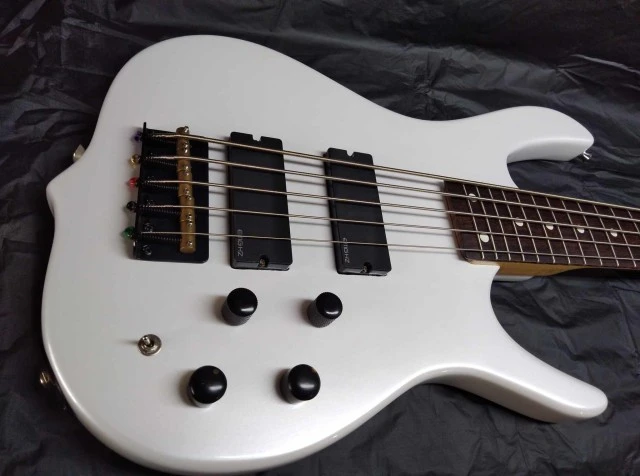 Antonis handmade bass