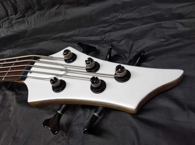 Antonis handmade bass
