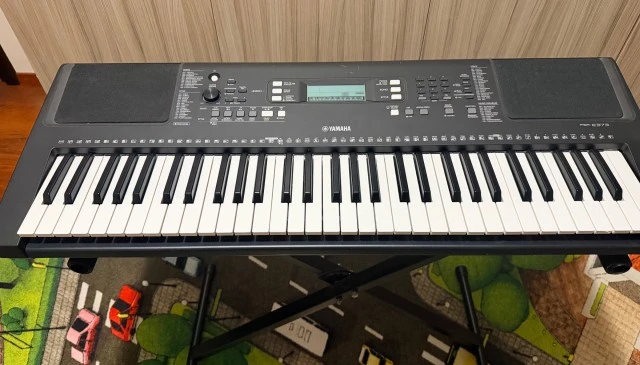 Yamaha PSR-E373