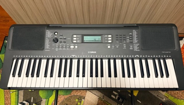 Yamaha PSR-E373