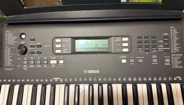Yamaha PSR-E373