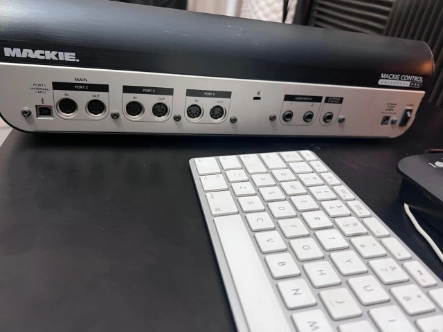 Mackie Control Universal Pro – 8 Channel Control Surfac