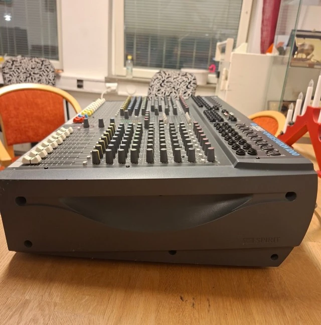 Αυτοενισχυόμενη κονσόλα Soundcraft spiri