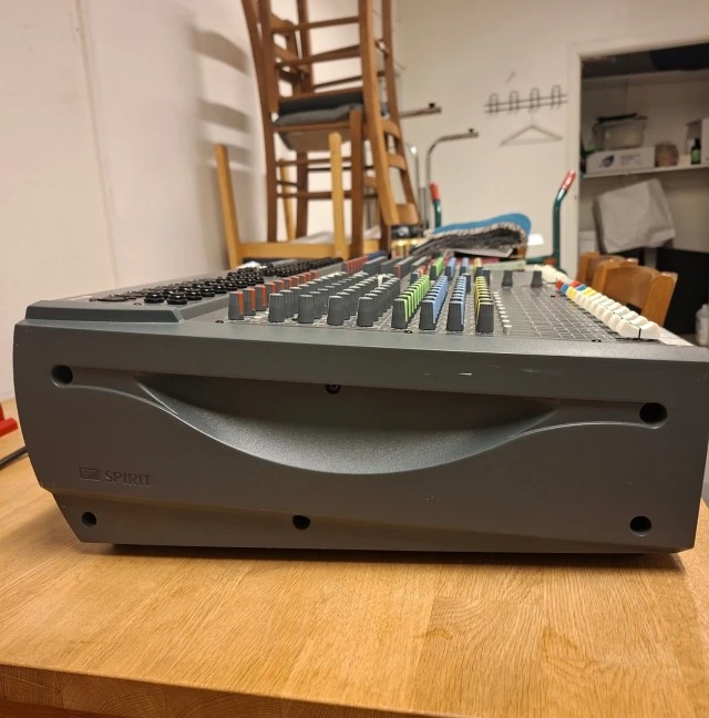 Αυτοενισχυόμενη κονσόλα Soundcraft spiri
