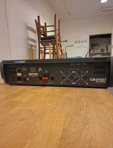 Αυτοενισχυόμενη κονσόλα Soundcraft spiri