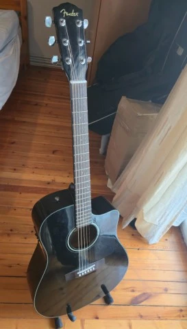 Fender ηλεκτροακουστική κιθάρα με θήκη 