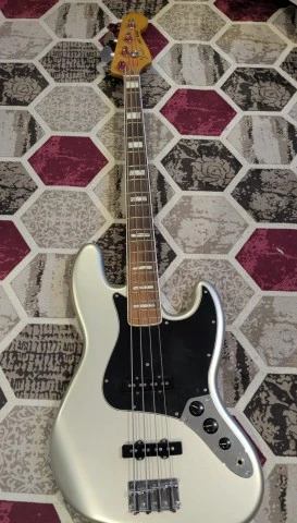 Fender Vintera 70s Jazz Bass