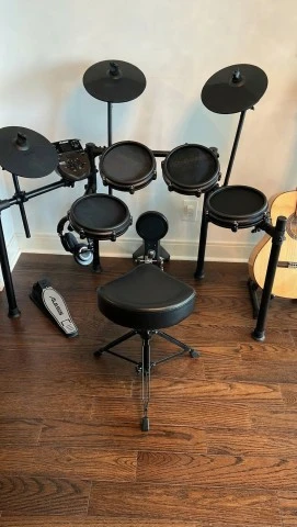 Alesis Nitro Mesh Kit πλήρες σετ με , πετάλι  