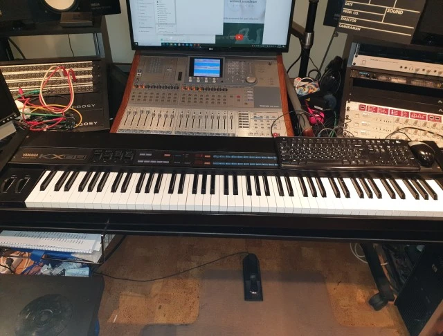 Yamaha KX-88 Fully Weighted MIDI Control