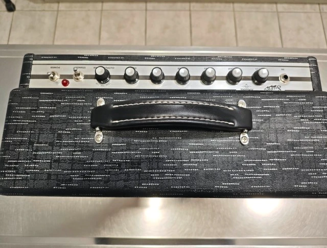 Supro Amulet 1x10