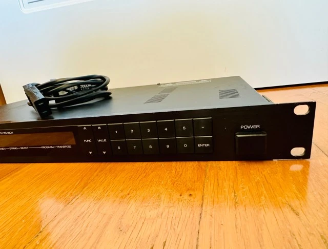 Roland GM-70, Guitar MIDI Converter 