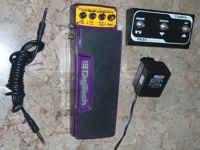 DigiTech Jimi Hendrix & ποδοδιακόπτης