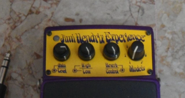 DigiTech Jimi Hendrix & ποδοδιακόπτης