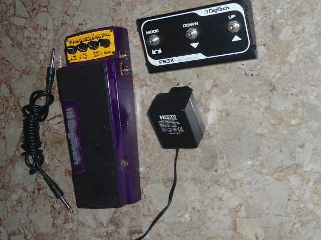 DigiTech Jimi Hendrix & ποδοδιακόπτης