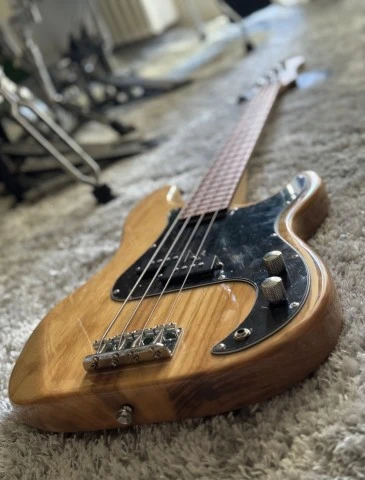 4 string Precision Bass 