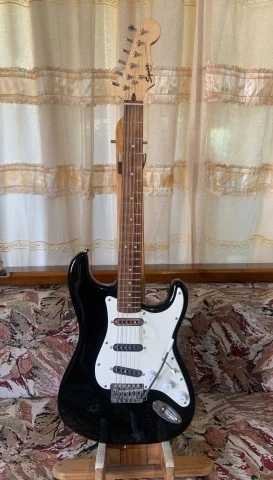 Fender Squier Bullet Strato Bundle 