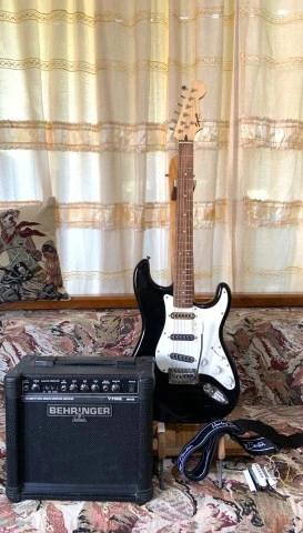 Fender Squier Bullet Strato Bundle 