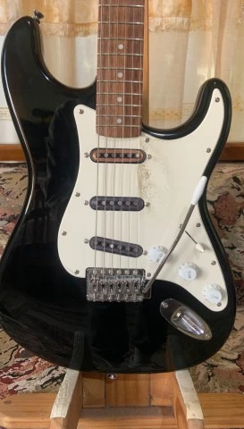 Fender Squier Bullet Strato Bundle 