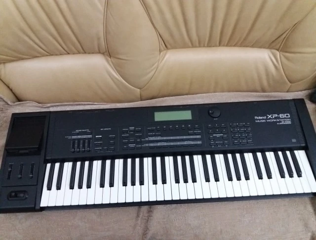 Roland XP-60.