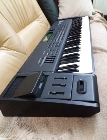Roland XP-60.